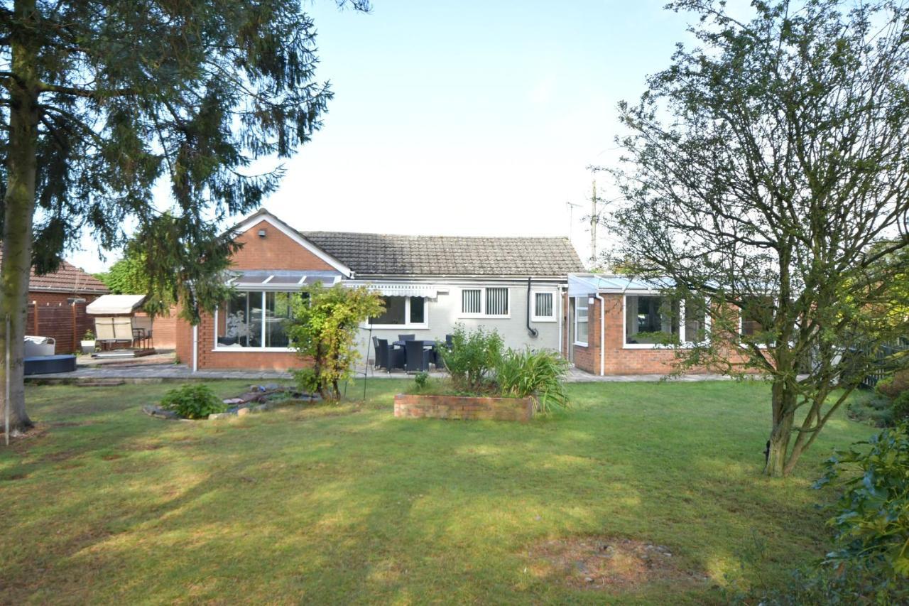 Little Hare Lodge - Spacious 2 Bedroom Attached Bungalow Woodhall Spa Exteriör bild