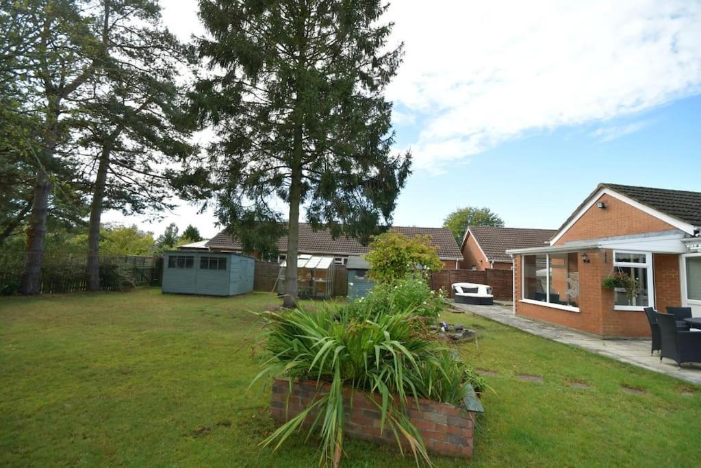 Little Hare Lodge - Spacious 2 Bedroom Attached Bungalow Woodhall Spa Exteriör bild