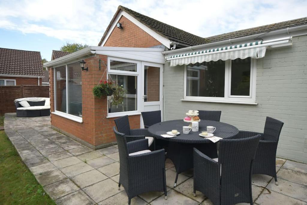 Little Hare Lodge - Spacious 2 Bedroom Attached Bungalow Woodhall Spa Exteriör bild