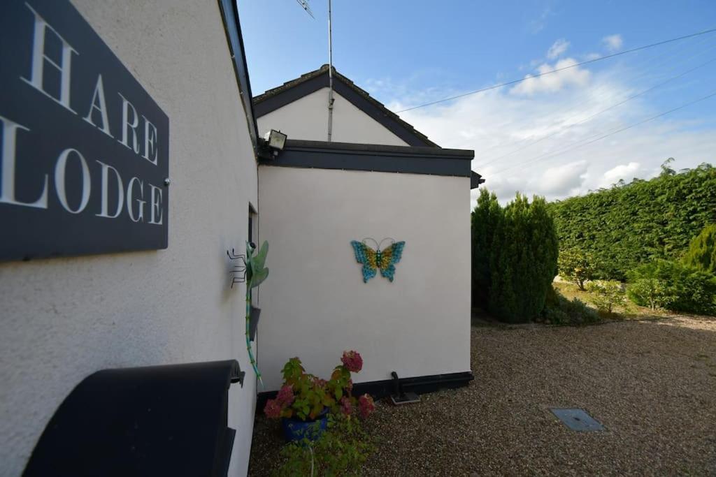 Little Hare Lodge - Spacious 2 Bedroom Attached Bungalow Woodhall Spa Exteriör bild